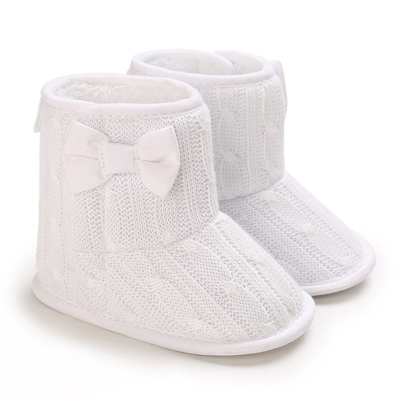 chaussure-bebe-d-hiver-couleur-blanche-avec-noeud